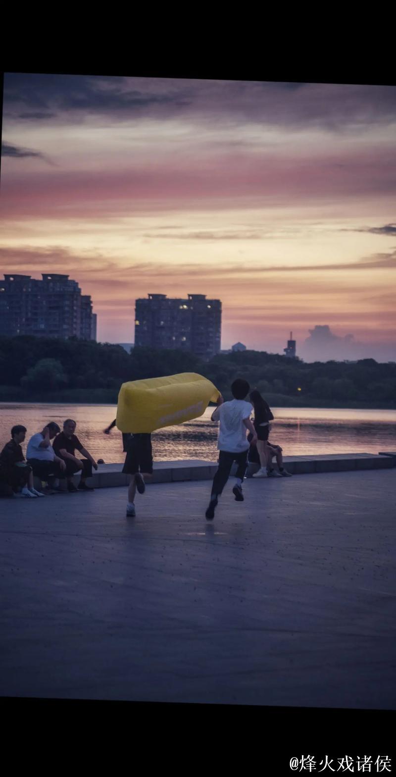 青青草2018：追寻青春与自然的美好时光